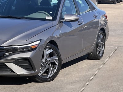 2025 Hyundai Elantra SEL Convenience