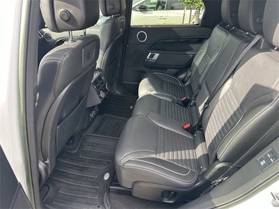 2023 Land Rover Discovery Metropolitan Edition