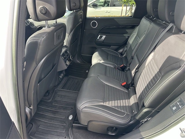 2023 Land Rover Discovery Metropolitan Edition