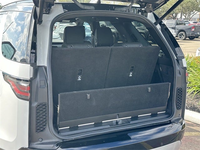 2023 Land Rover Discovery Metropolitan Edition