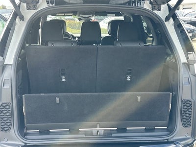 2023 Land Rover Discovery Metropolitan Edition