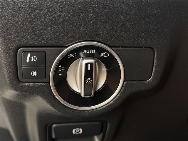 2017 INFINITI QX30 Premium