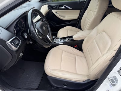 2017 INFINITI QX30 Premium