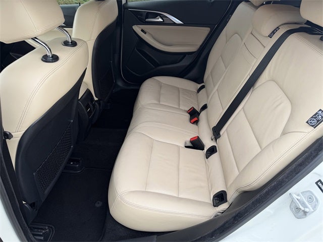 2017 INFINITI QX30 Premium