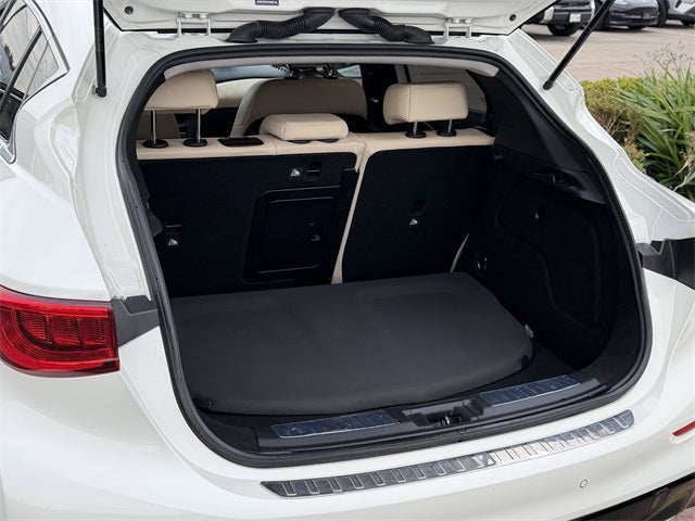 2017 INFINITI QX30 Premium