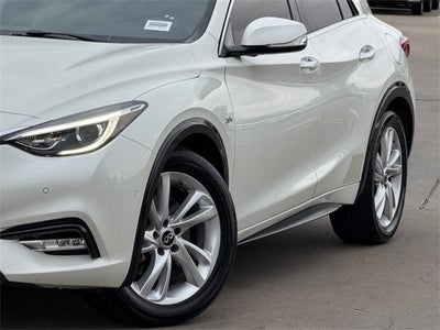 2017 INFINITI QX30 Premium