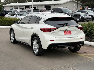 2017 INFINITI QX30 Premium