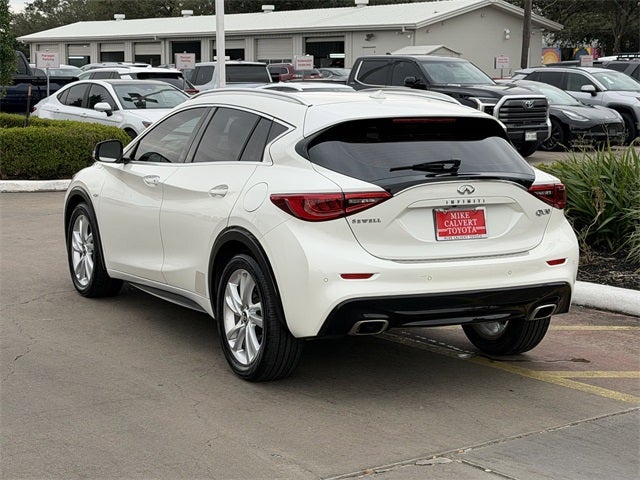 2017 INFINITI QX30 Premium