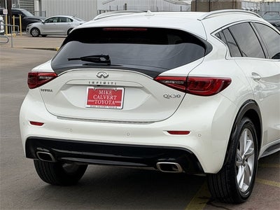 2017 INFINITI QX30 Premium