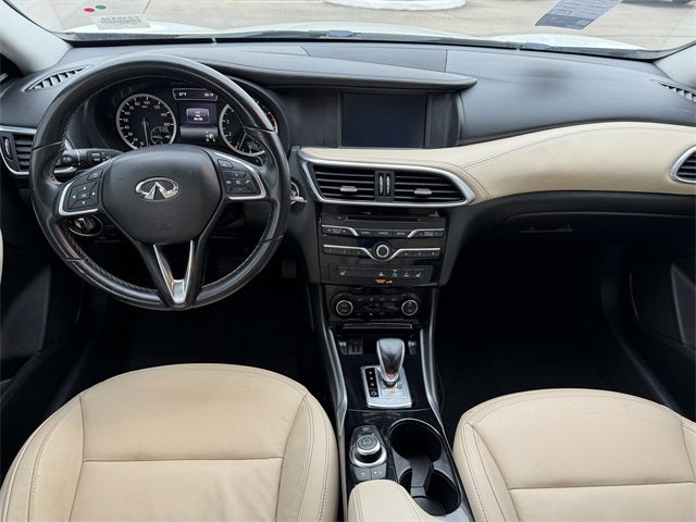 2017 INFINITI QX30 Premium
