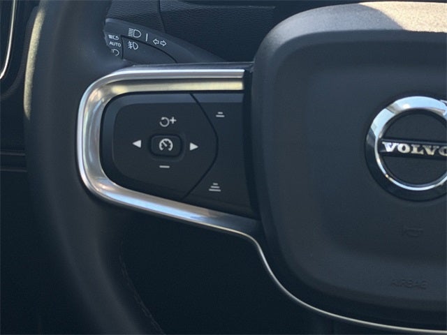 2023 Volvo XC40 B5 Plus Bright Theme