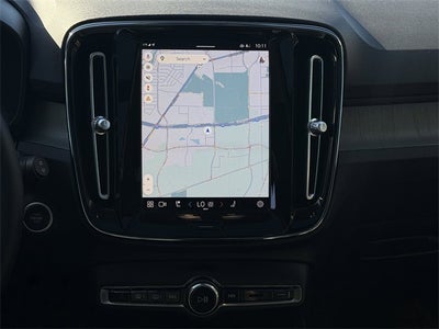 2023 Volvo XC40 B5 Plus Bright Theme