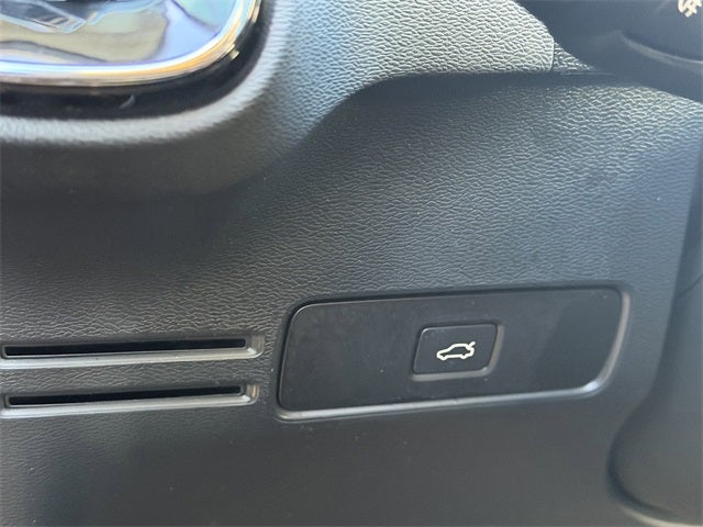 2023 Volvo XC40 B5 Plus Bright Theme