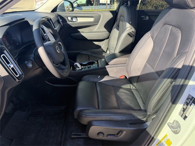 2023 Volvo XC40 B5 Plus Bright Theme