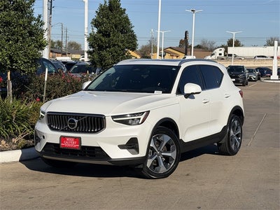 2023 Volvo XC40 B5 Plus Bright Theme