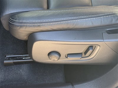 2023 Volvo XC40 B5 Plus Bright Theme