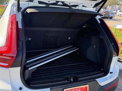 2023 Volvo XC40 B5 Plus Bright Theme