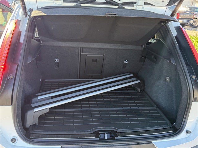 2023 Volvo XC40 B5 Plus Bright Theme