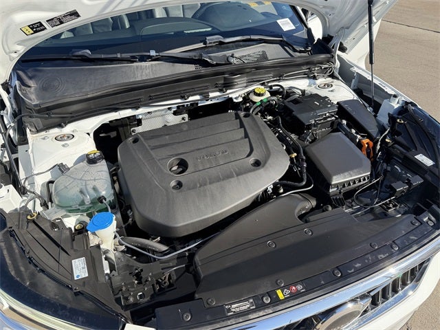 2023 Volvo XC40 B5 Plus Bright Theme