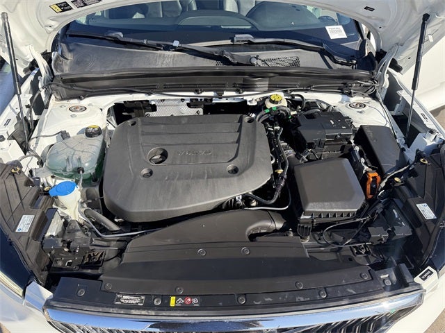 2023 Volvo XC40 B5 Plus Bright Theme