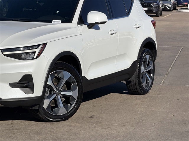 2023 Volvo XC40 B5 Plus Bright Theme