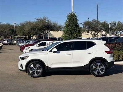 2023 Volvo XC40 B5 Plus Bright Theme